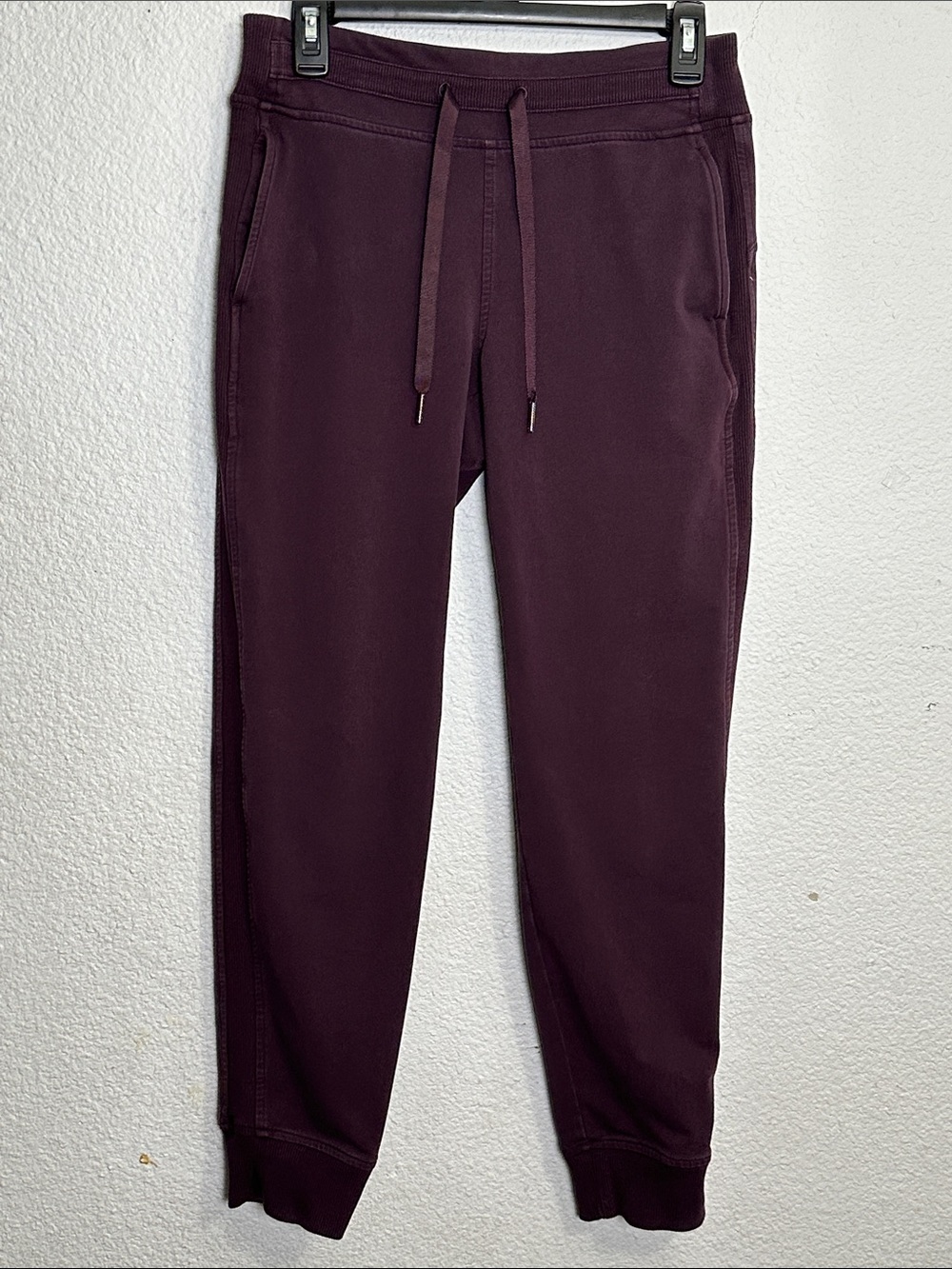 Lululemon Jogger Burgundy Pull On Sweatpants Womens Size 6 Activewear